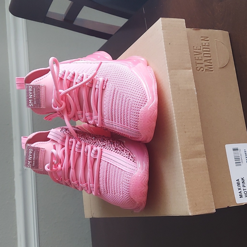 Bubblegum pink Steve Madden Maxima Sneakers
